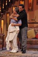 Akshay Kumar promote Once upon a time in Mumbai Dobara on the sets of Comedy Nights with Kapil in Filmcity on 1st Aug 2013 (217).JPG
